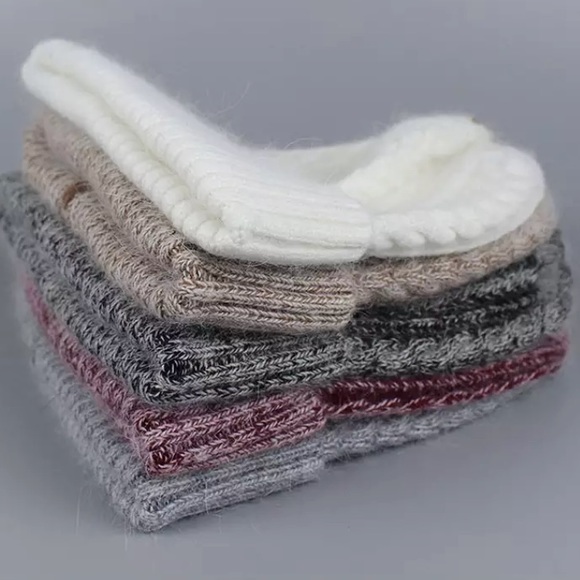 Gray Angora Fur Pompom Cable Knit Beanie - Picture 2 of 4